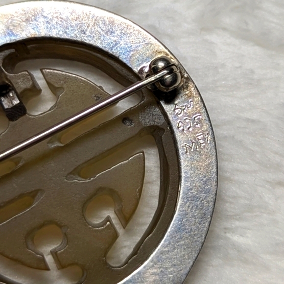 Vintage OOAK Carved Stone and Natural Agate Pendant/Brooche in Sterling Silver - Picture 6 of 9